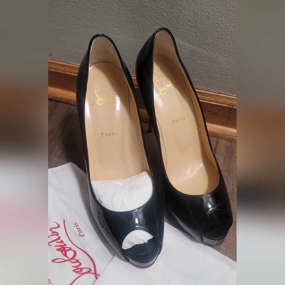 Christian Louboutin Black Patent Leather Peep Toe Pumps Heels Size 41(US 11)